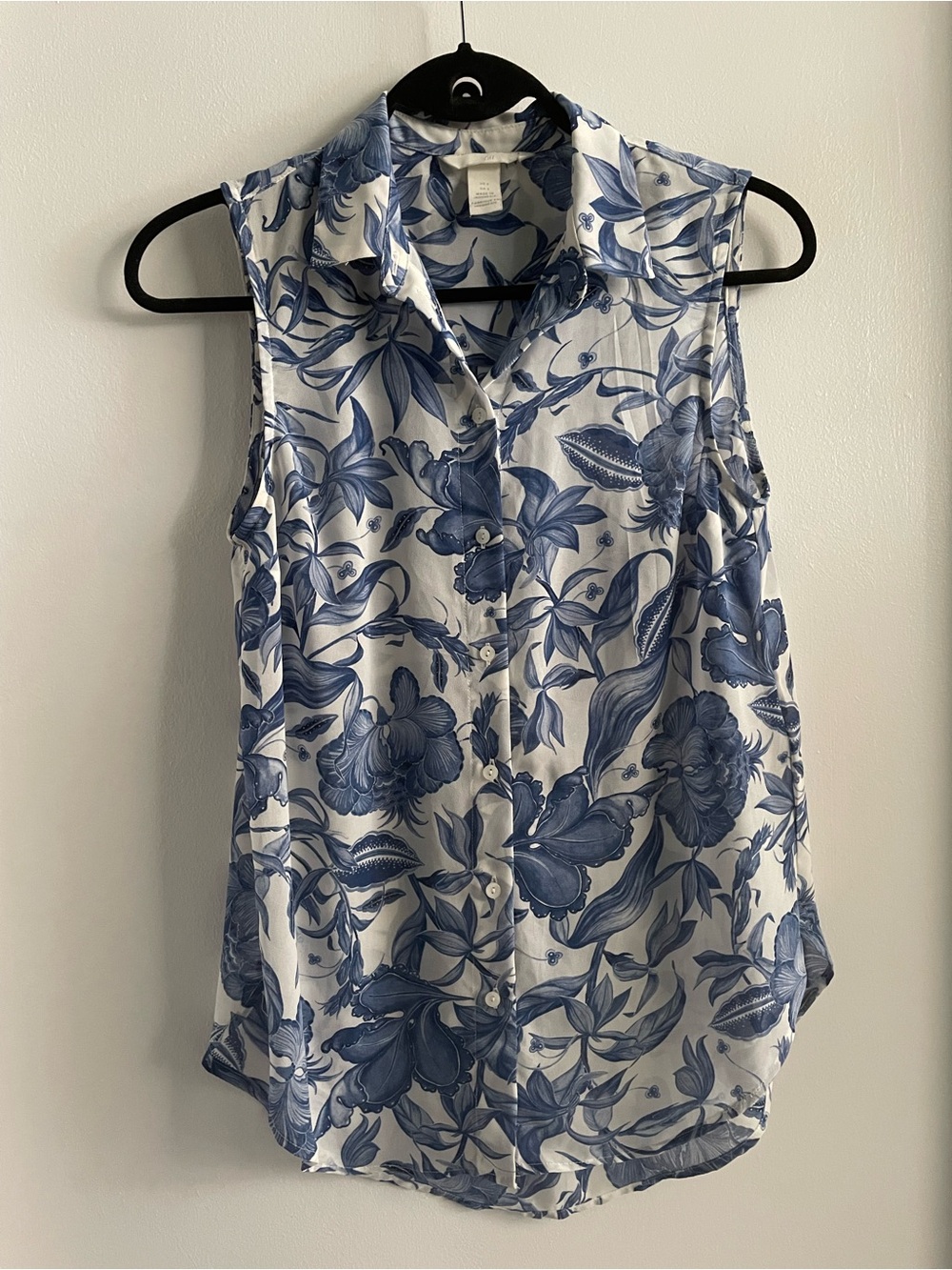 H&M White Sleeveless Button-Down Top with Blue Floral Print